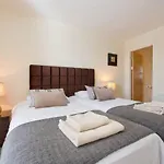 Stylish 3-Bed Penthouse In Silicon Docks