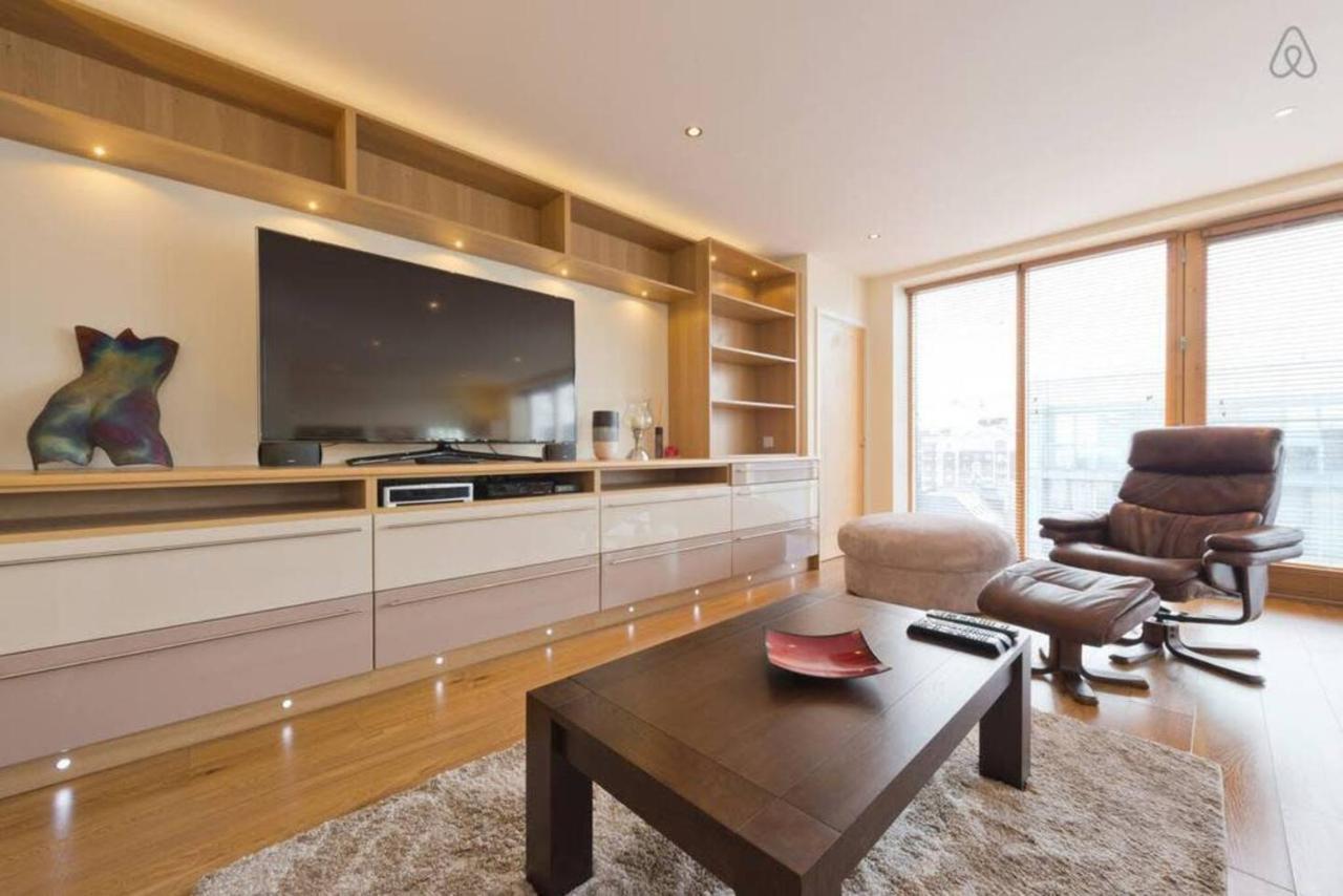 Stylish 3-bed Penthouse In Silicon Docks Apartment