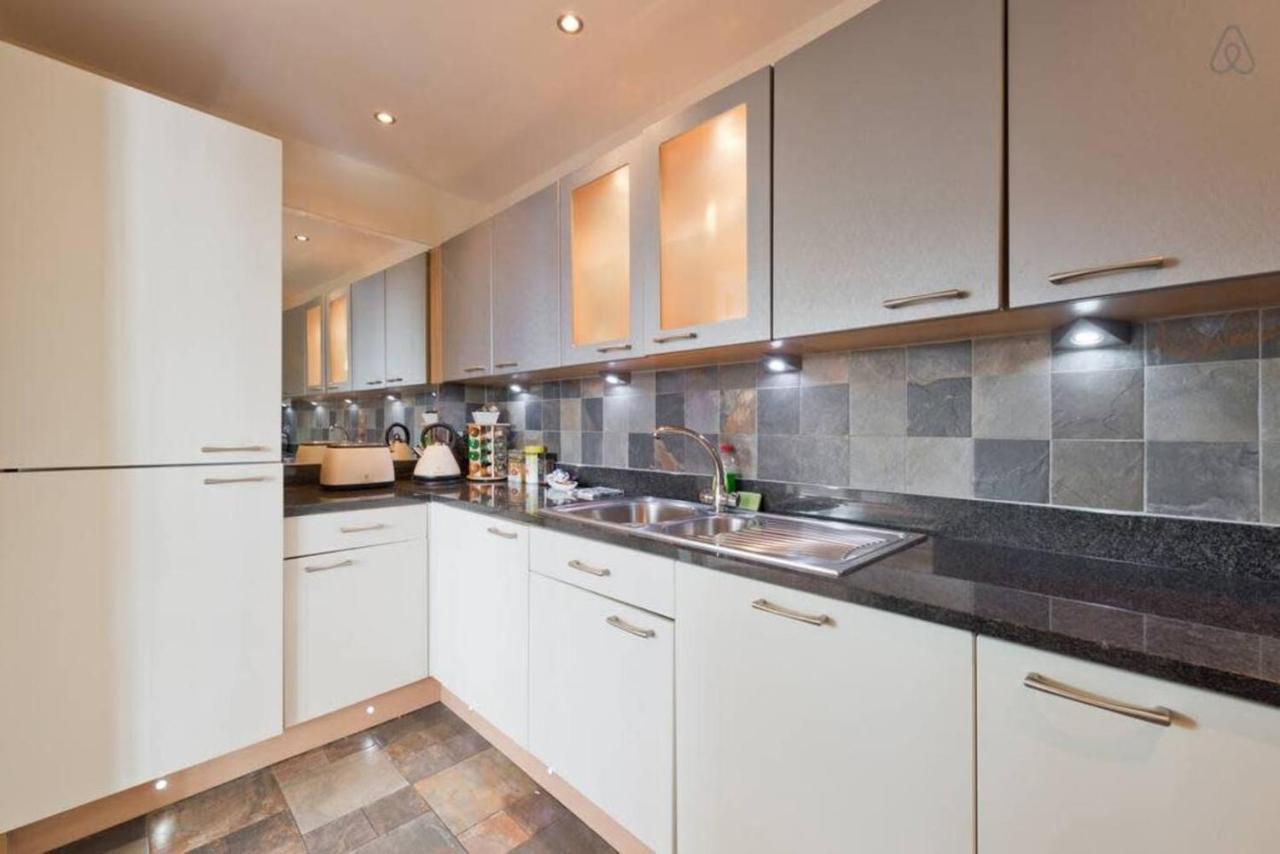 Stylish 3-bed Penthouse In Silicon Docks * Dublin