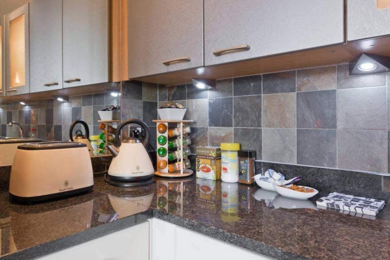 Stylish 3-bed Penthouse In Silicon Docks