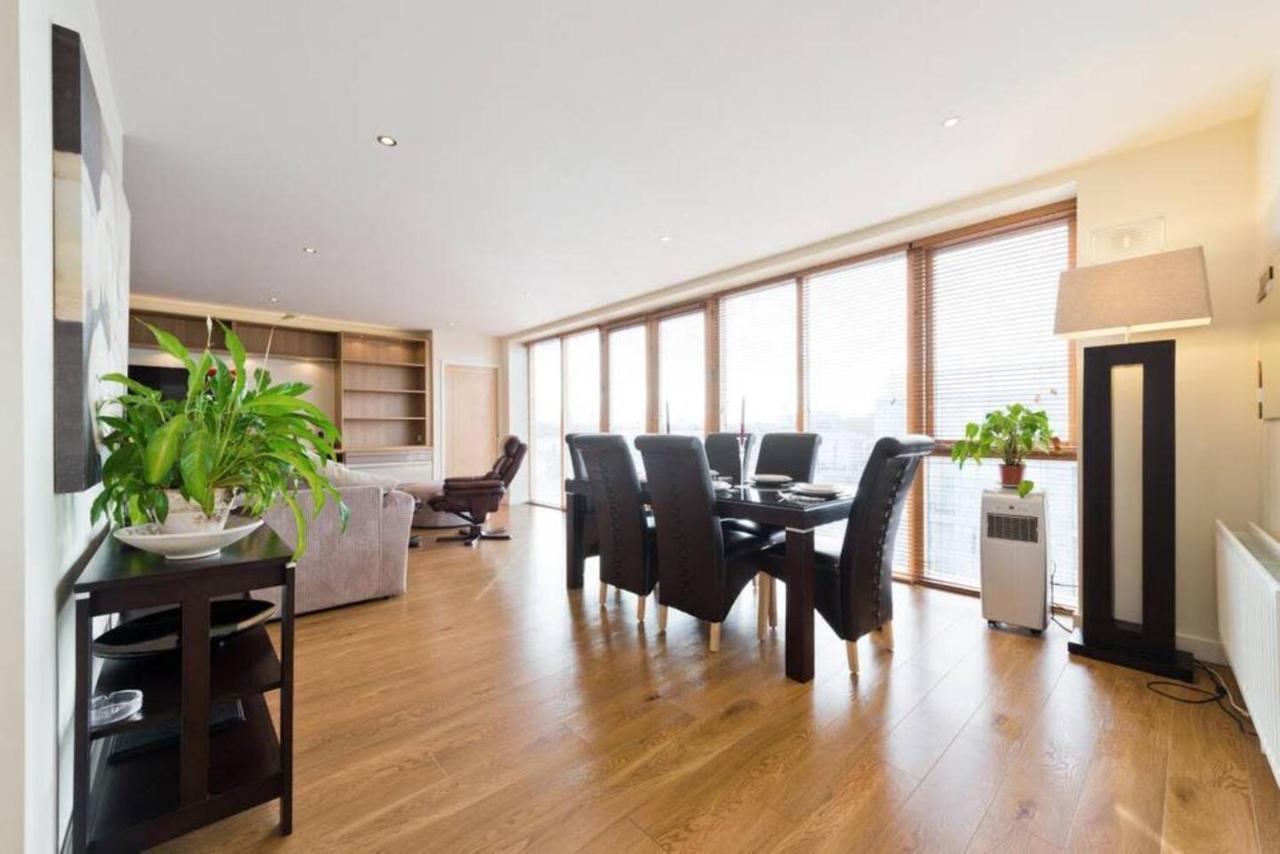 Stylish 3-bed Penthouse In Silicon Docks