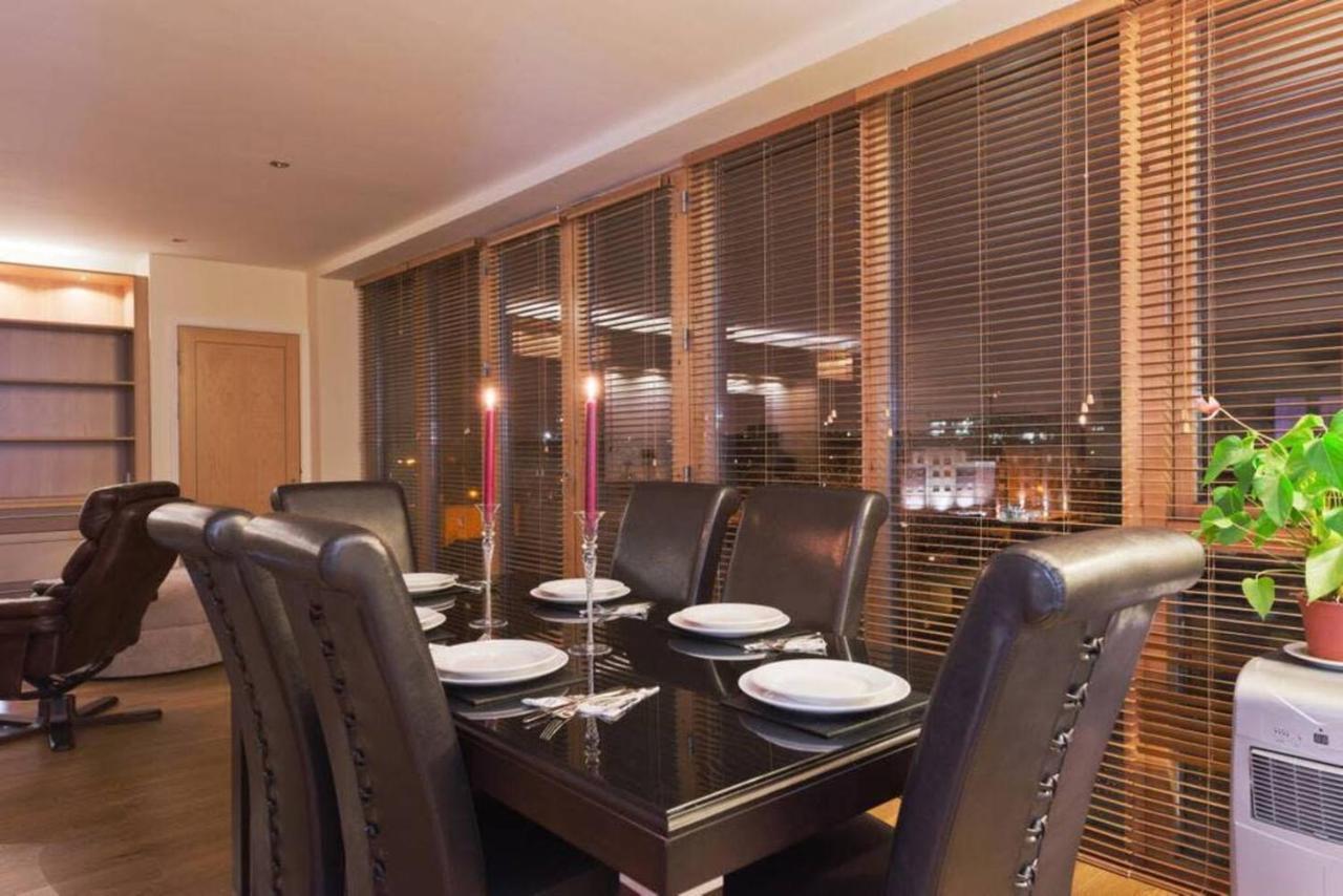 Stylish 3-bed Penthouse In Silicon Docks